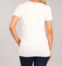 Load image into Gallery viewer, Logo T-shirt all wife should have
